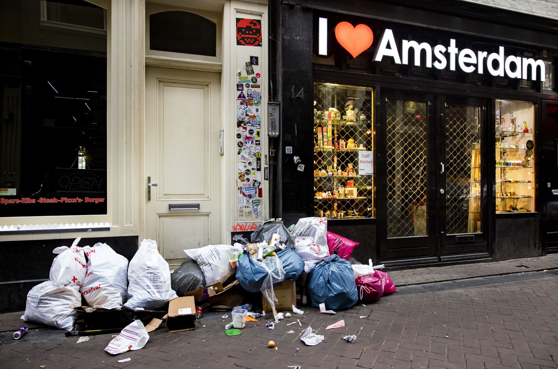 Wat te doen aan de verloedering van Amsterdam - Joop foto