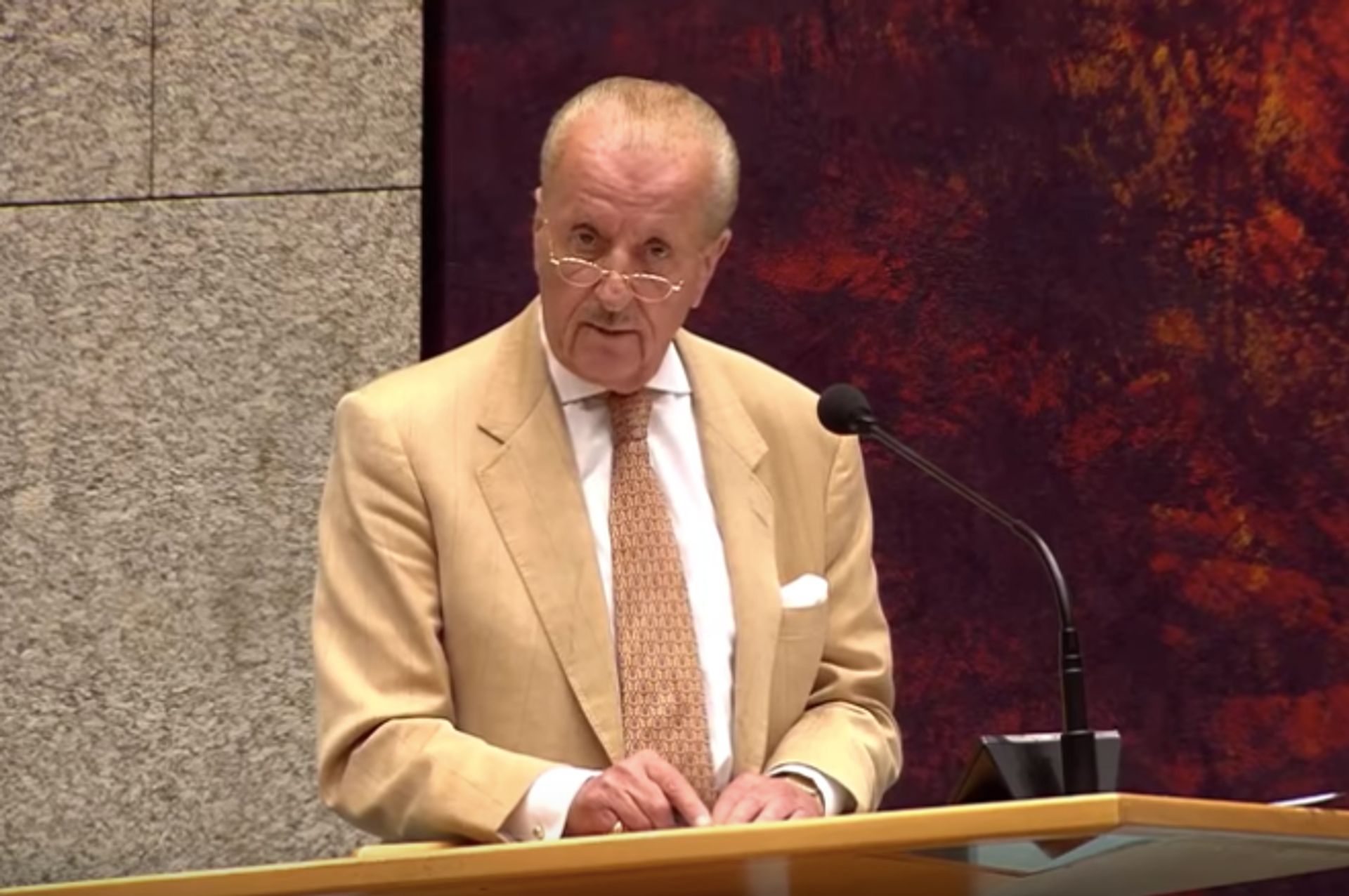 Stoute Theo stond alleen in de Tweede Kamer maar ik mocht hem wel op dat  moment - Joop - BNNVARA