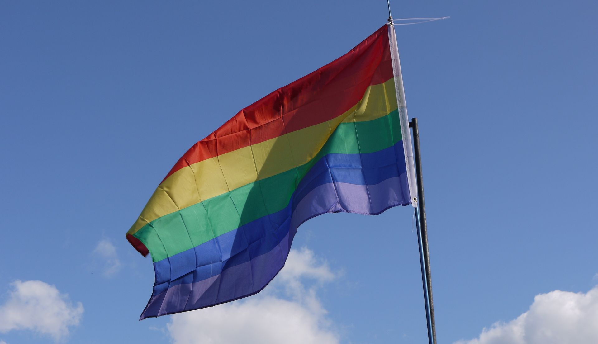 Homo-slachtoffer eerwraak teruggestuurd naar Turkije want niet gay genoeg - Joop