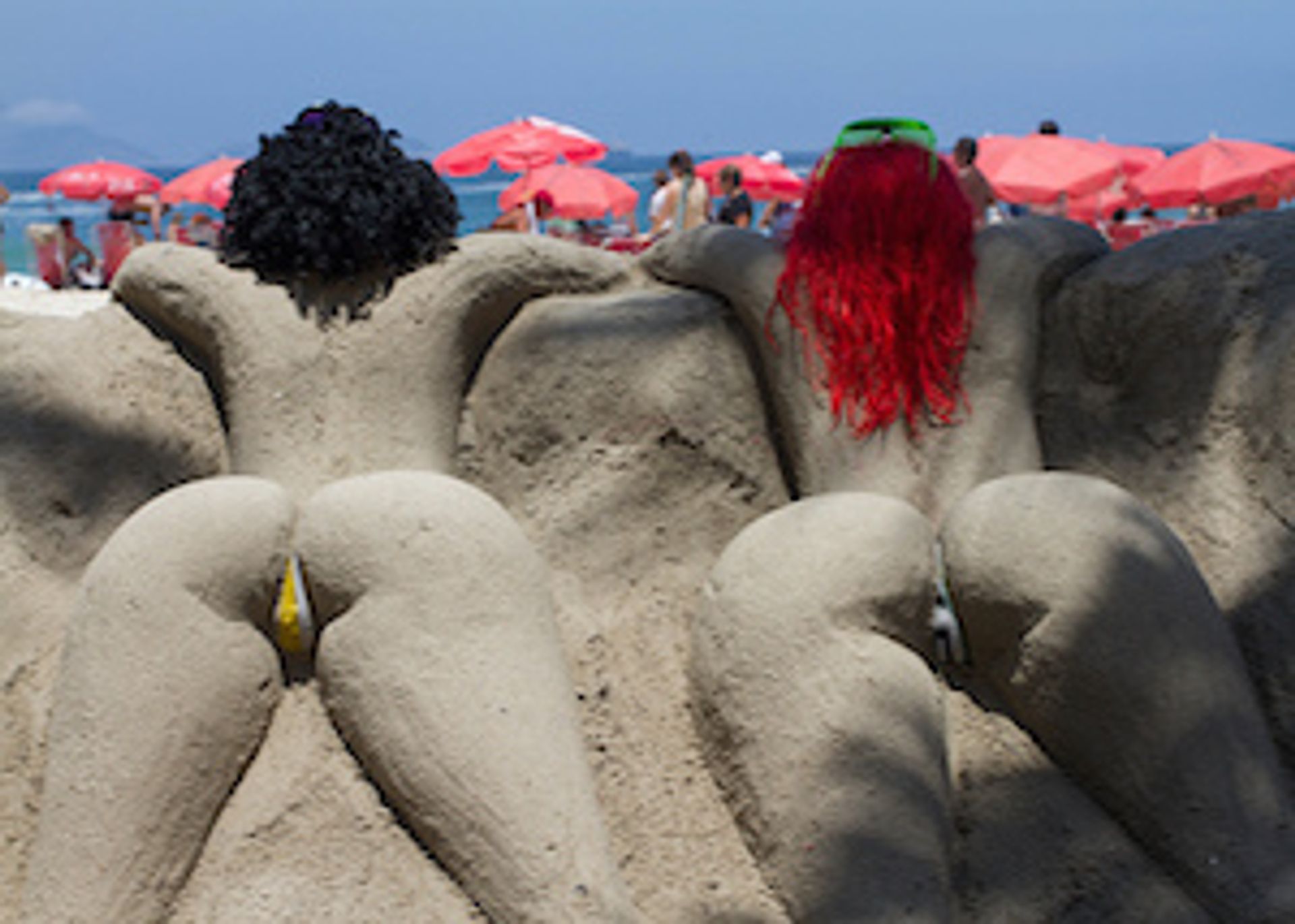 Brazilianen boos om blote billen zandsculpturen - Joop - BNNVARA