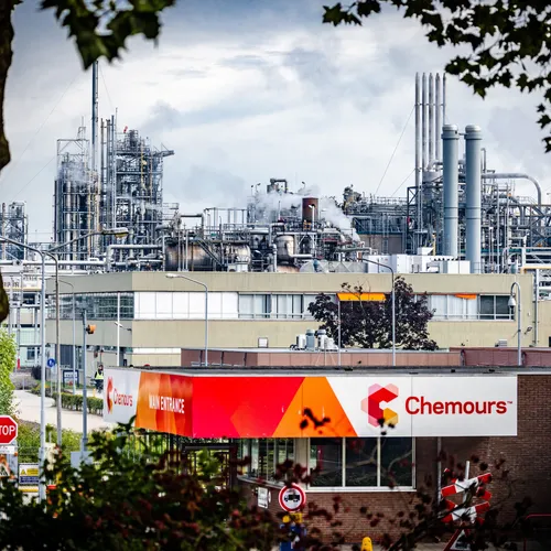 PFAS-vervuilers zadelen samenleving op met kostenpost van honderden miljarden euro's