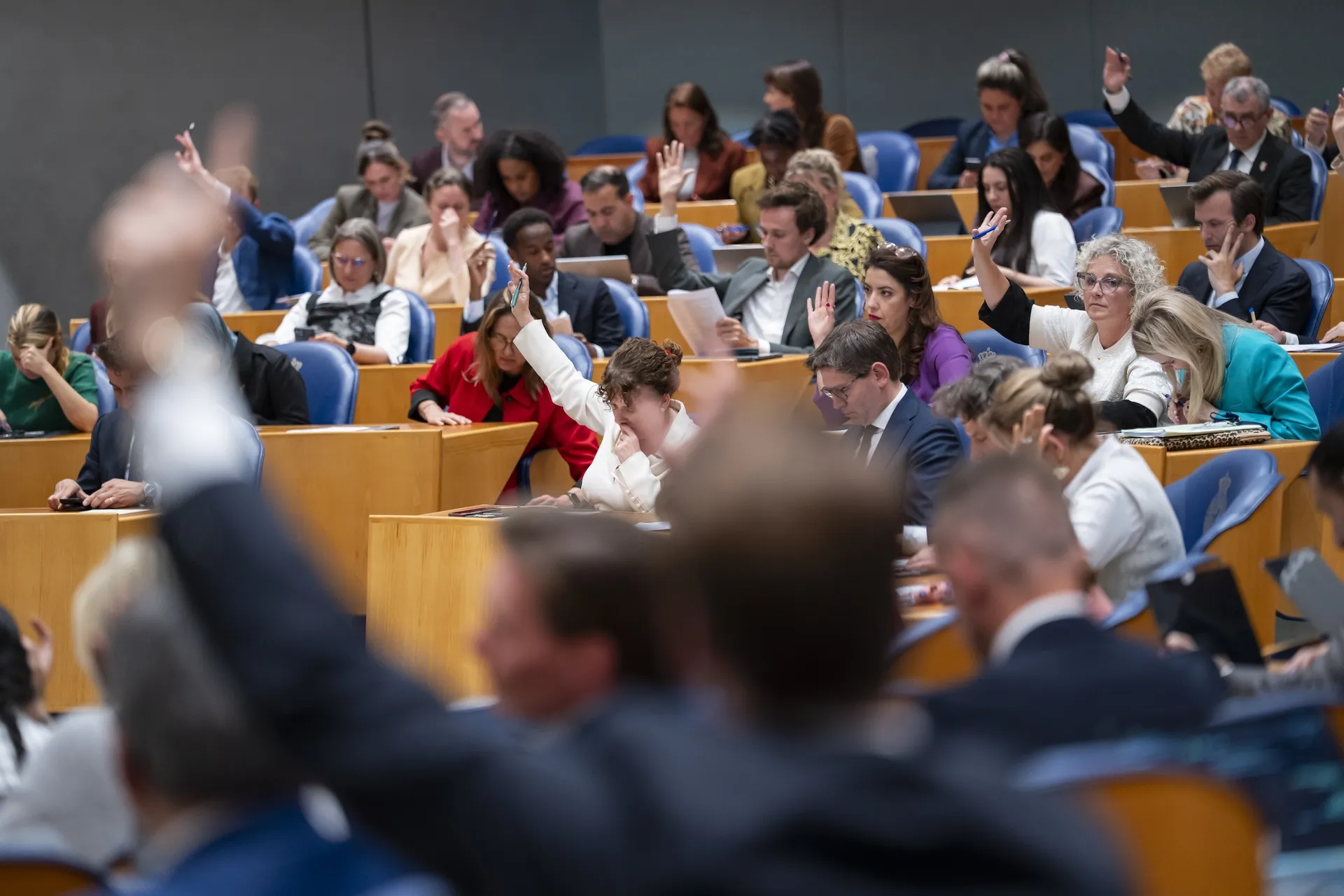 Afbeelding van Politici massaal bedreigd op bruinrechts haatplatform X: 'Schade aan democratie is al aangericht'