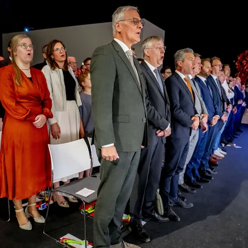 SGP-vrouwen willen geen emancipatie maar met hun mannen méé mogen onderdrukken
