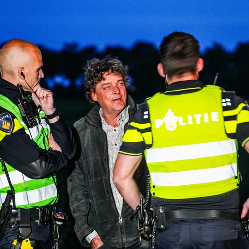 Rechtsextremisten jagen weer op vluchtelingen bij de grens