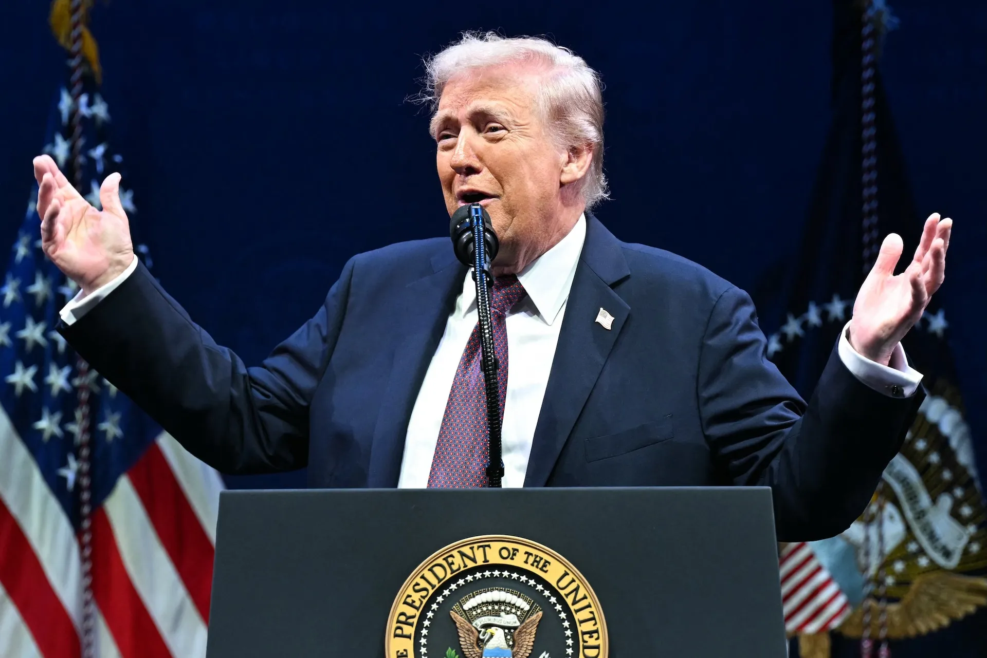 Afbeelding van Trump noemt huiselijk geweld 'iets kleins' en 'geen misdaad'