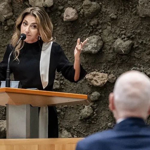 Yesilgöz spartelt terwijl Nederland juist richting nodig heeft