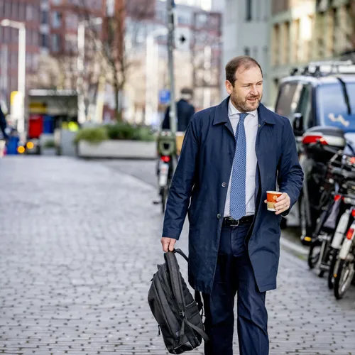 FNV opgezadeld met ondemocratische en regenteske besluiten van Ondernemingskamer