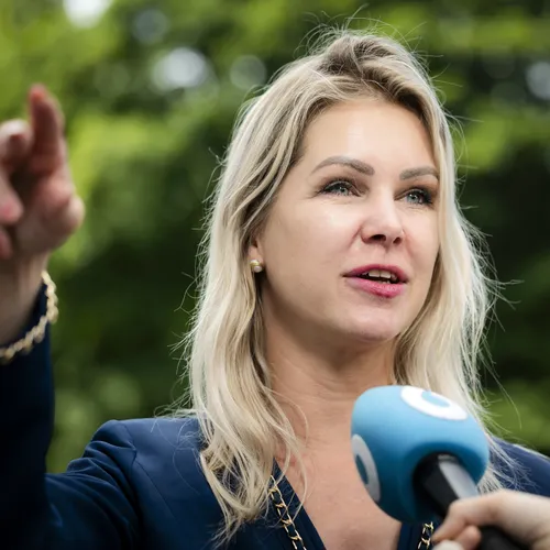 Media spannen kort geding aan tegen rechtsstaathater Femke Wiersma