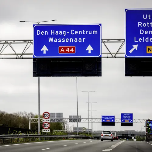 In aanloop naar NAVO-top blokkeert XR de A44: ‘Wapenwedloop jaagt klimaatcrisis aan’