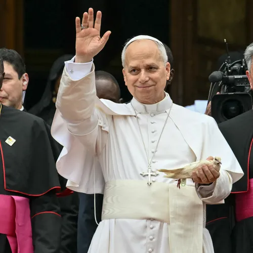 Paus blijft steken uitdelen aan Trump: 'Wereld verwoest door handvol tirannen'