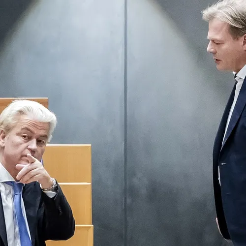 Dwingeland Wilders dreigt kabinet op te blazen als coalitiepartners rammelende asielwet verbeteren