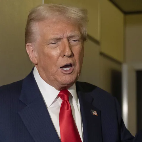 Racistisch Trump-regime laat nog maar paar duizend vluchtelingen toe, vooral witte Zuid-Afrikanen