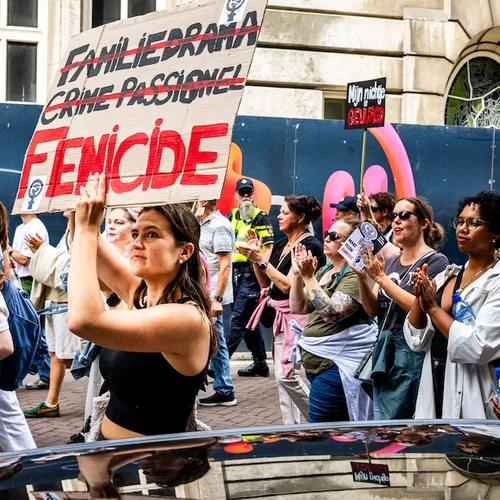 Weer twee vrouwen vermoord, Dolle Mina's protesteren tegen gebrek aan schuilplaatsen