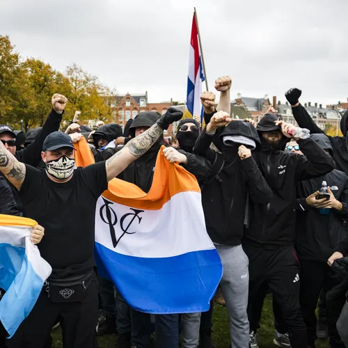 Verrassing [/sarcasme]: Defend-groepen blijken verzameling neonazi's en andere rechtsextremisten