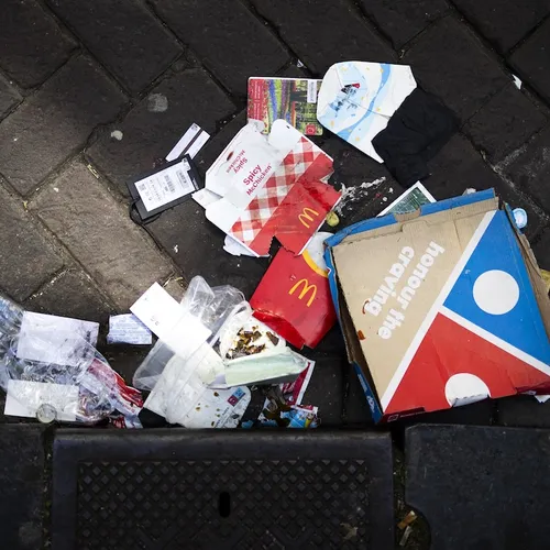 De overheid moet ons beschermen tegen de rotzooi van grote bedrijven