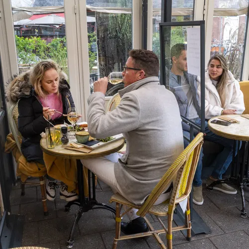 Moeten we het maar toegeven? Is de horeca te duur om te overleven?