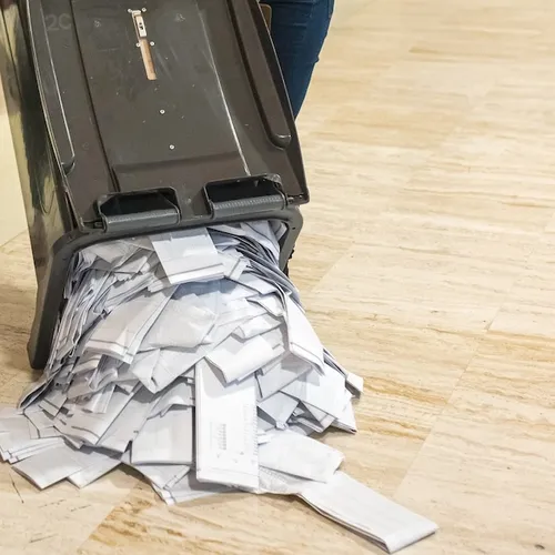 Eerst moeten we onze democratie bevrijden