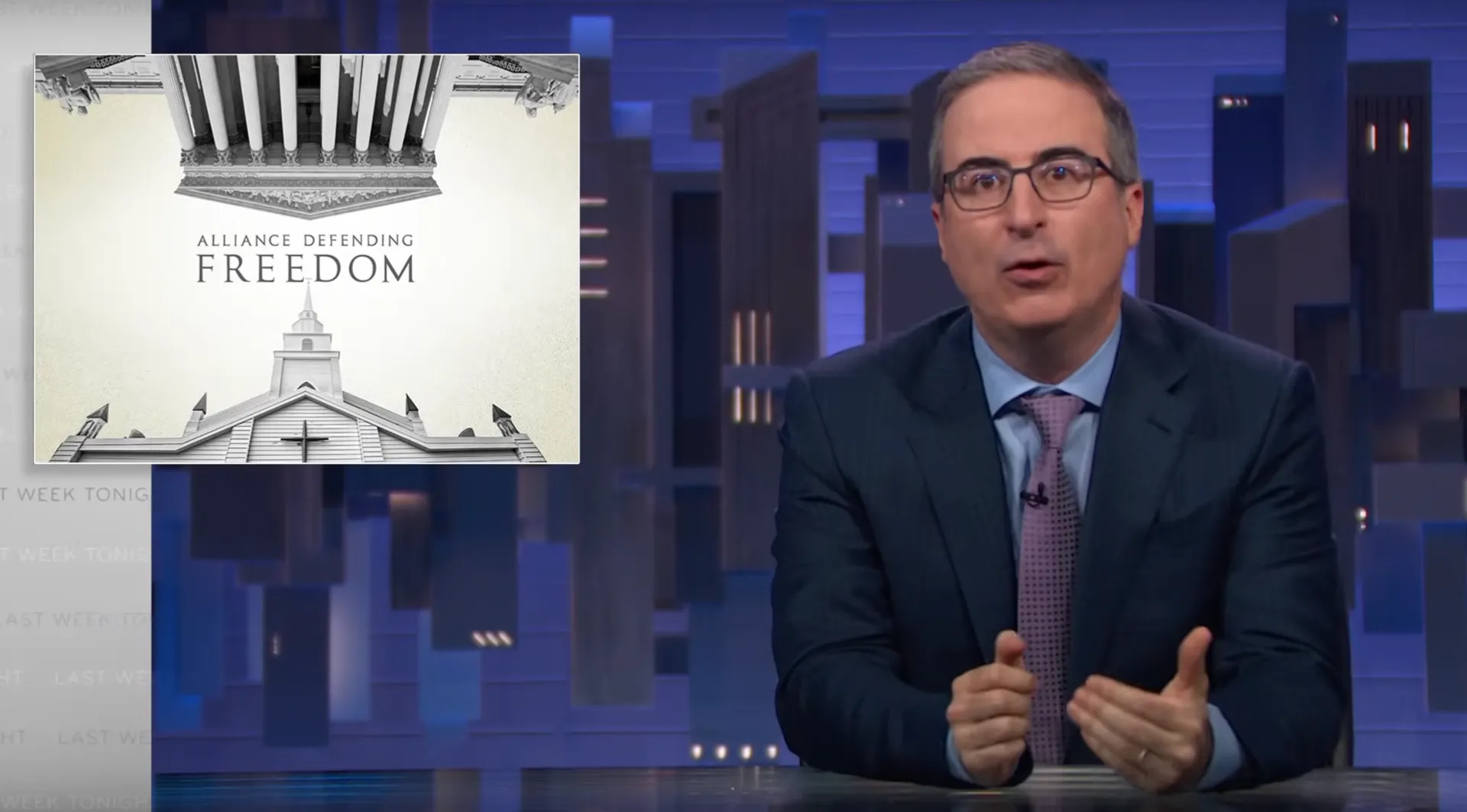 Afbeelding van John Oliver onthult hoe christelijke homo- en transhaatgroep zijn macht op het Trump-regime uitoefent