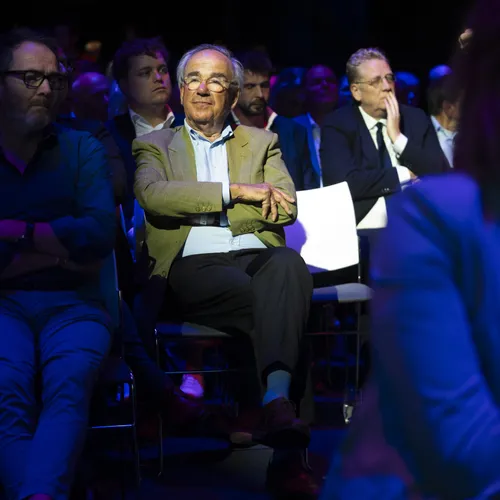 Blijven waar het schuurt: over de moed van partijleden die niet mee kantelen