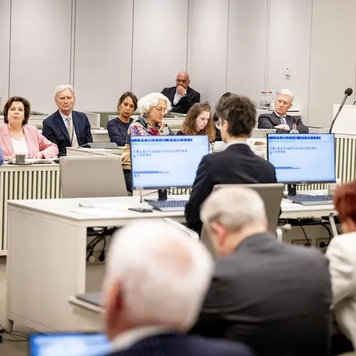 Eerste Kamer stemt omstreden asielwet van prutser Faber weg