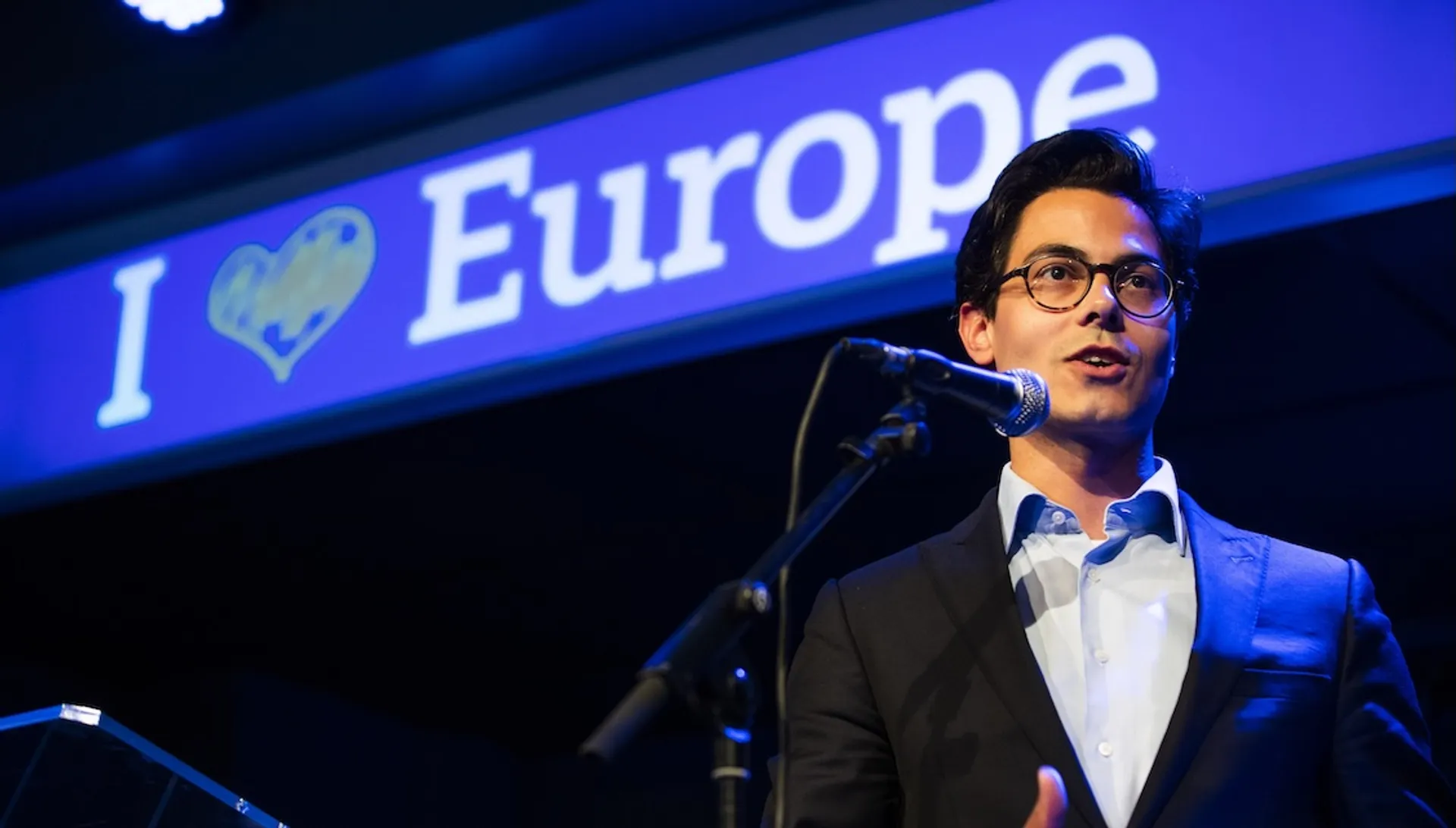 Afbeelding van Het is echt de hoogste tijd om de Europese vlag op te hangen in de Tweede Kamer