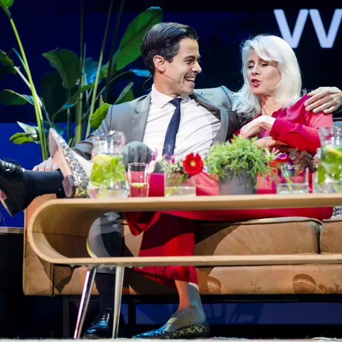 Tante Theodora: Vandaag maken we samen met premier Rob Jetten een lekkere woordensalade