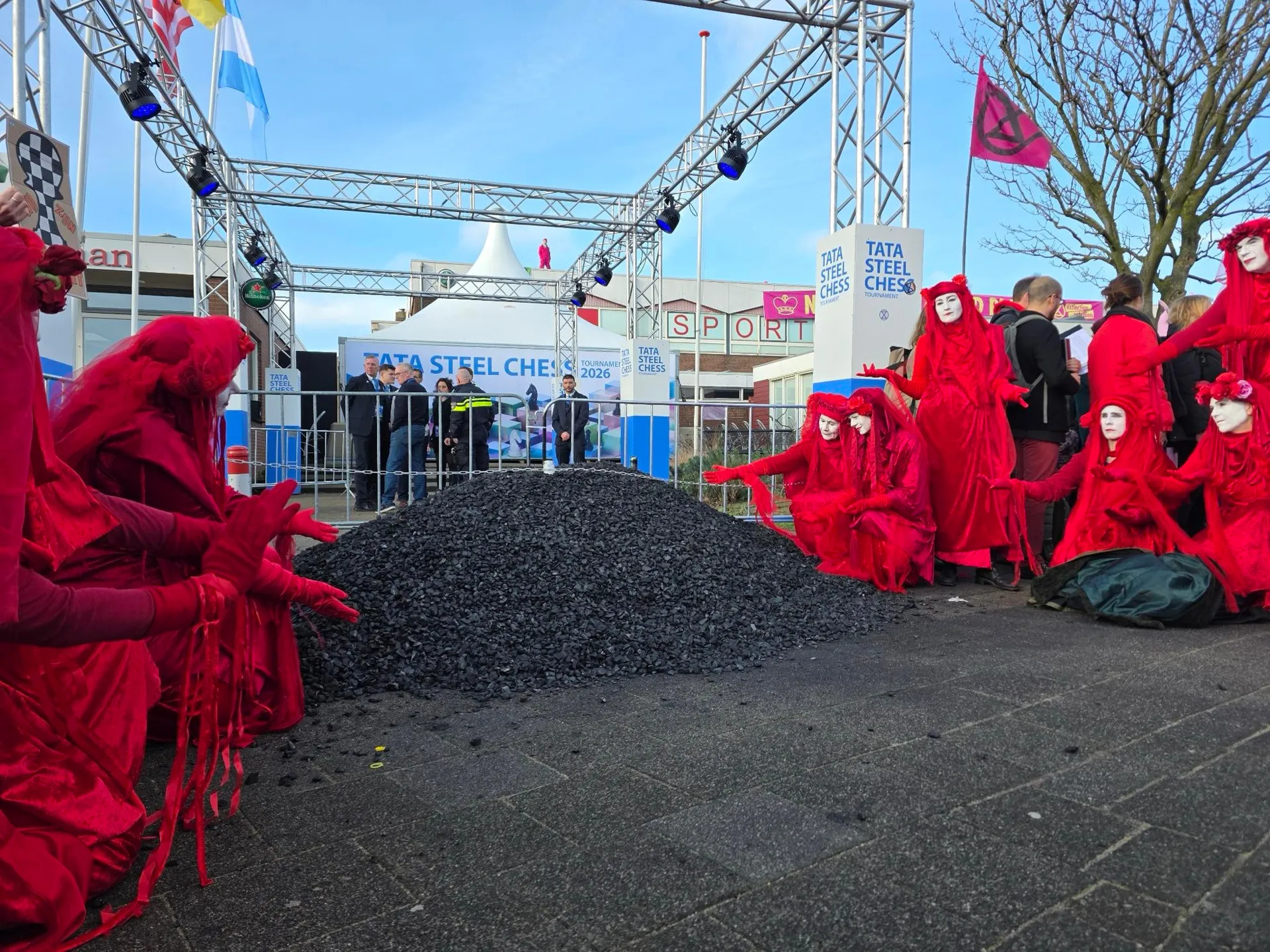 Afbeelding van XR zet Tata Steel schaakmat: Jaarlijks schaaktoernooi geblokkeerd door rebellen