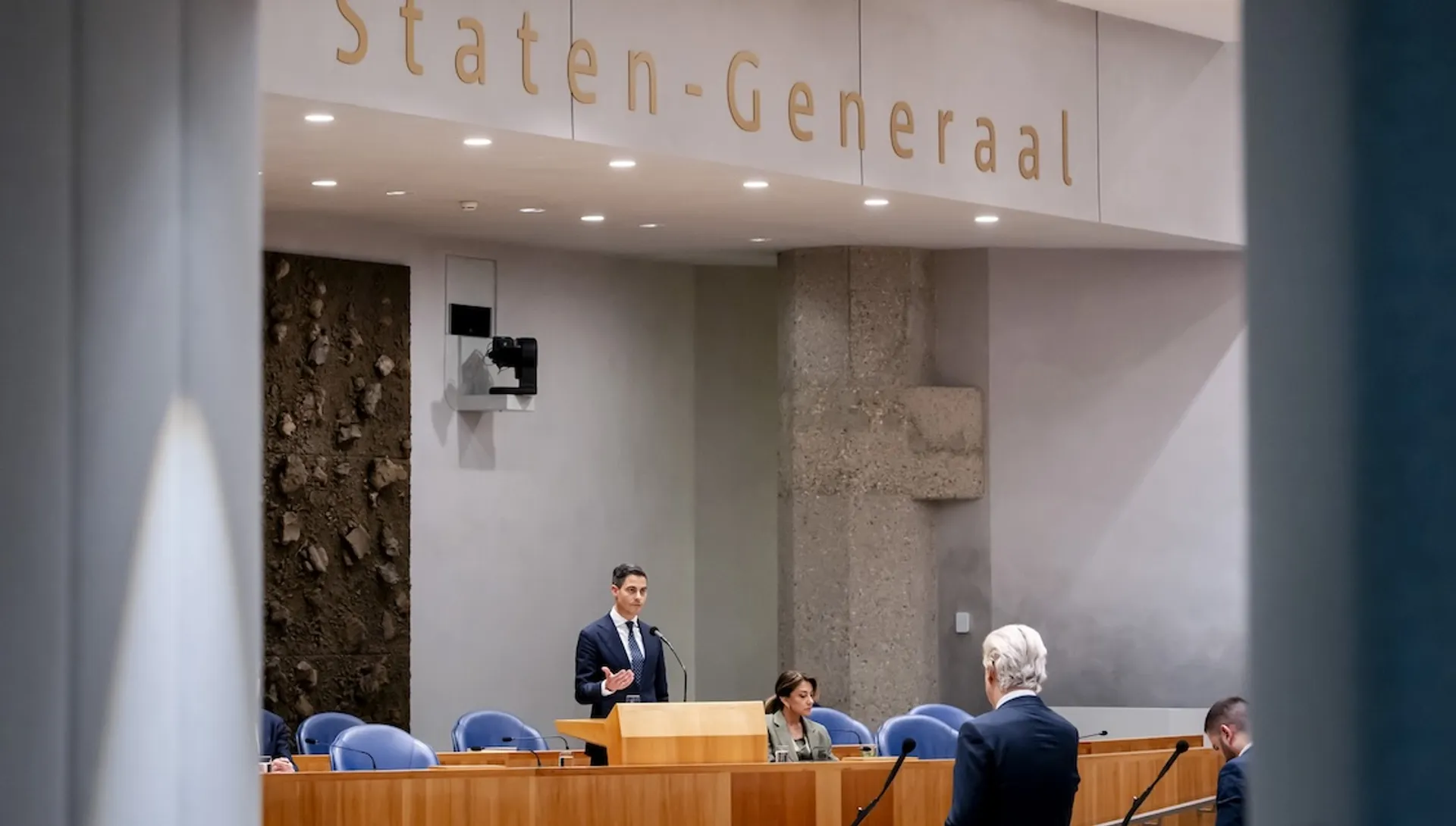 Afbeelding van Circus Den Haag, Rob Jetten verandert in een Giechelende Geert