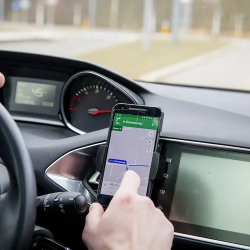 Gps-navigatie maakt wegen en straten onveiliger, jaagt overheid op kosten