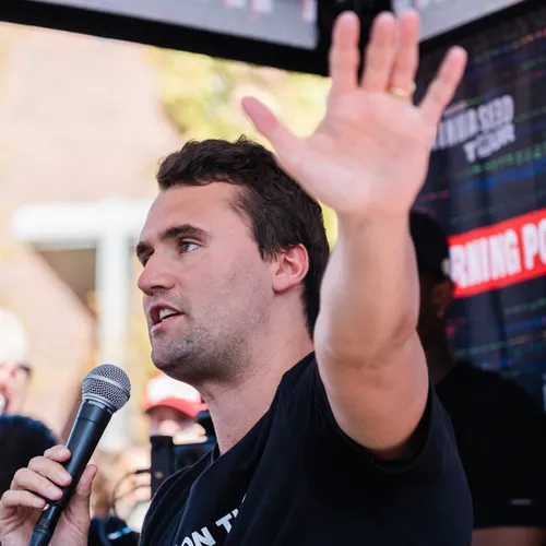 Prominente rechtsextremist en Trump-aanhanger Charlie Kirk neergeschoten