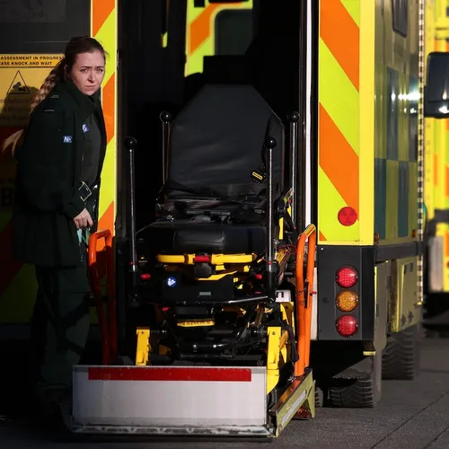 Griepgolf teistert Europa, ziekenhuis verplaatst patiënten naar parkeergarage