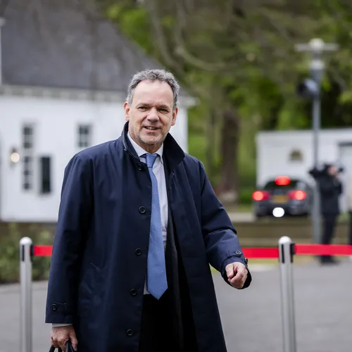 Veldkamp begint een beetje te twijfelen aan de goede bedoelingen van Israël