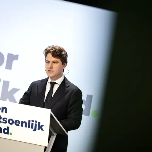 CDA is om en helpt extreemrechtse wet die ongedocumenteerden strafbaar maakt aan meerderheid