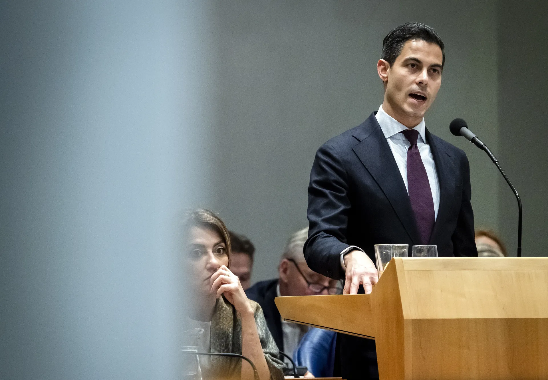 Afbeelding van Gaat de VVD door de knieën of stevent het kabinet-Jetten af op permanente chaos?