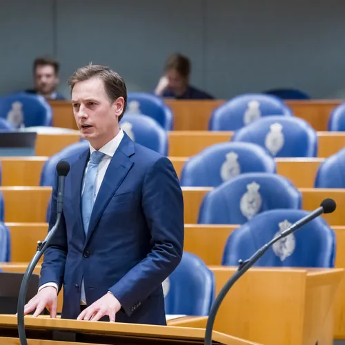 Laurens Dassen bepleit vertrek bewindslieden van X, Caroline van der Plas noemt haat ‘vermakelijk’