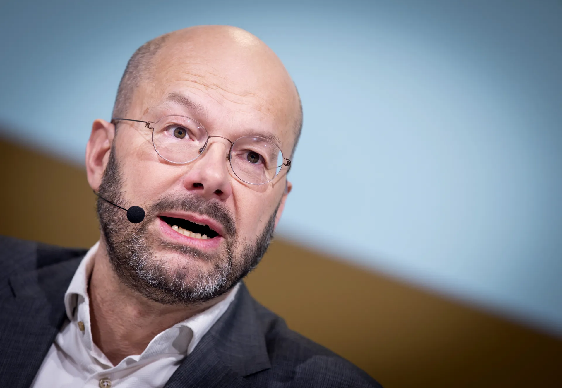 Afbeelding van Een telefoontje van Donald Pols, hij schaamt zich kapot