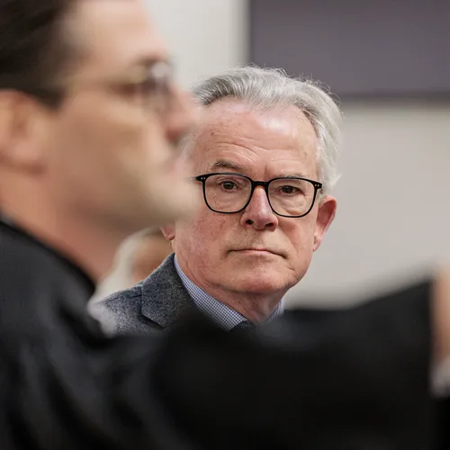 Hoe een gluurdersmentaliteit burgemeester Schuiling de das omdeed