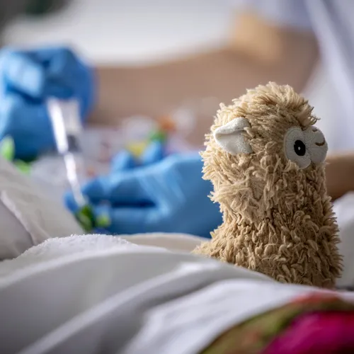 Handenschudverbod in ziekenhuis ontneemt kwetsbaren hun troost