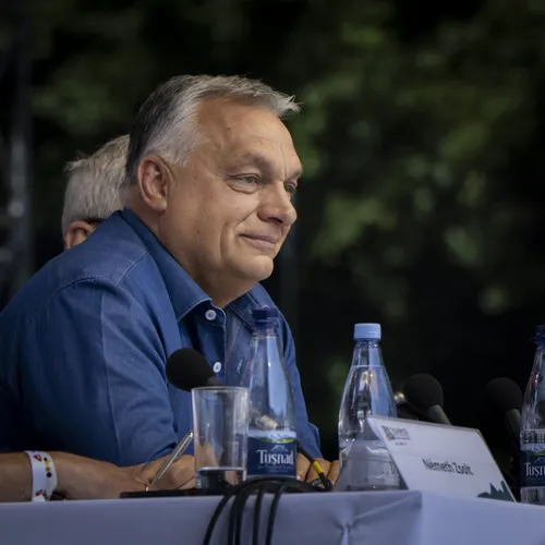 Hoe Orbán 2026 wil overleven