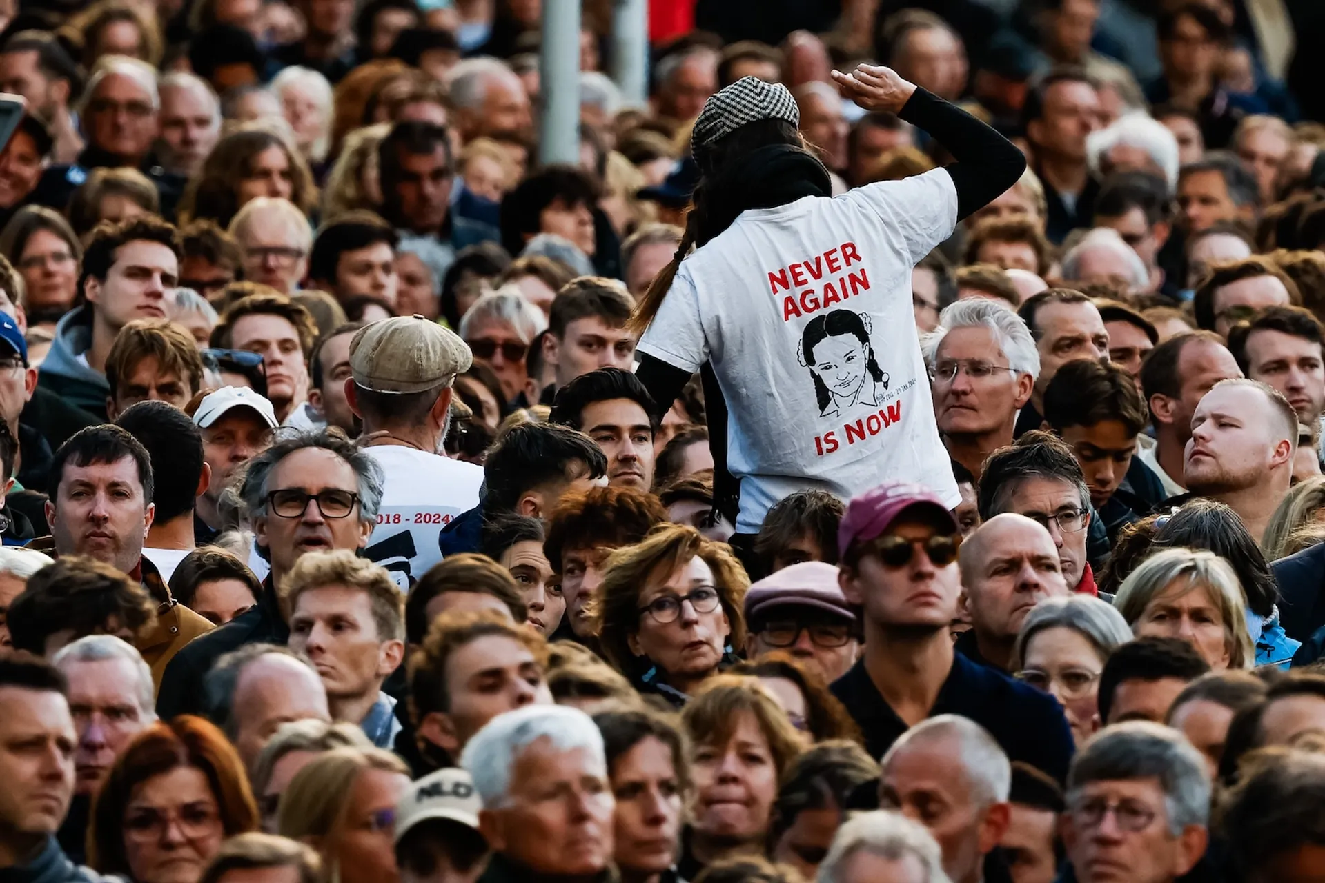 Afbeelding van Ogenschijnlijke rust bij de Nationale Herdenking op de Dam