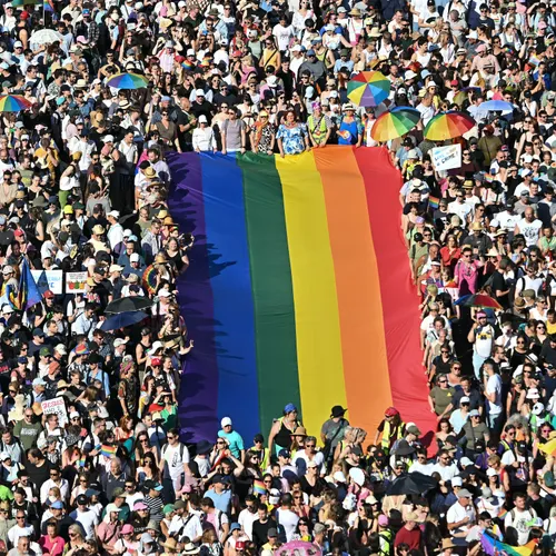 Recordaantal deelnemers Pride-mars in Boedapest ondanks verbod Orbán