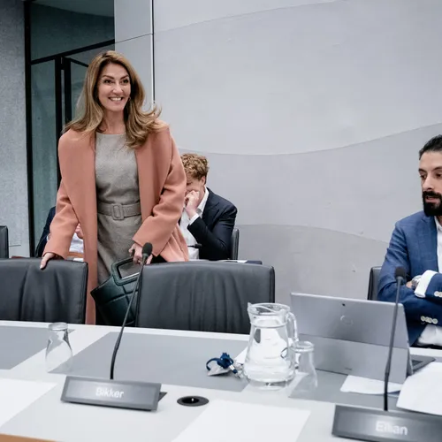 Schrik zit er goed in: ook andere VVD’ers verwijderen hun leugens over Douwe Bob
