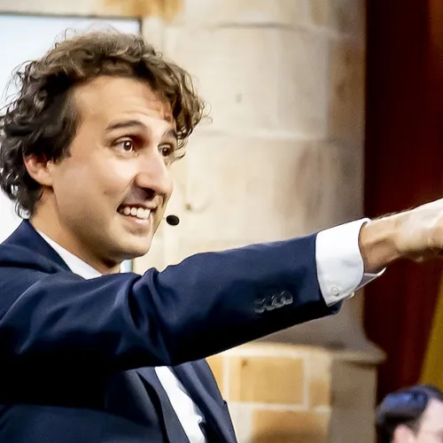 Jesse Klaver moet nu de leiding moet nemen bij GroenLinks-PvdA en wel hierom