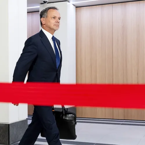 Minister Veldkamp stapt op omdat kabinet maatregelen weigert tegen Israëlische oorlogsmisdaden