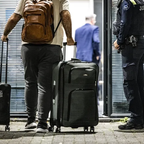 Is een mens echt minder omdat die toevallig vluchten moet voor een oorlog?