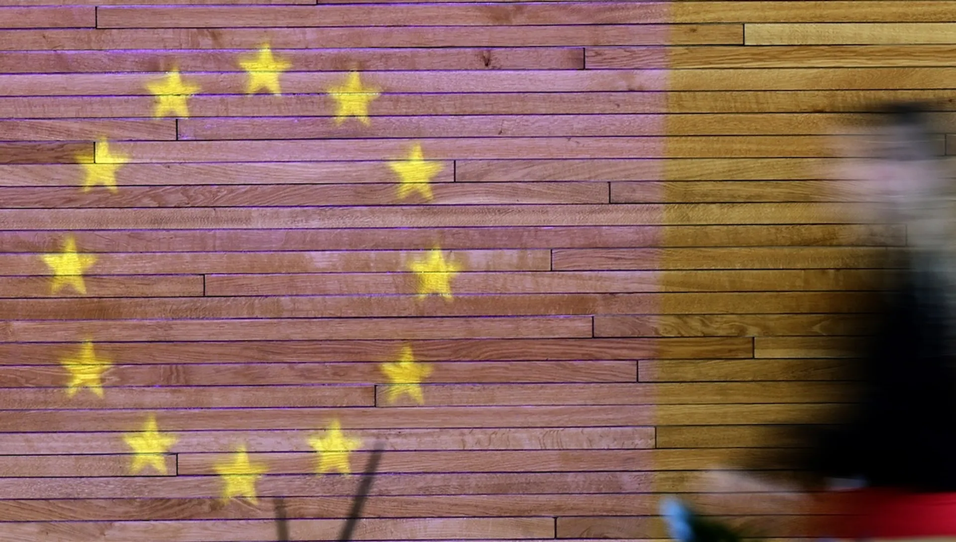 Afbeelding van Europees parlement wil dat seks zonder toestemming in heel de EU strafbaar wordt, PVV stemt tegen