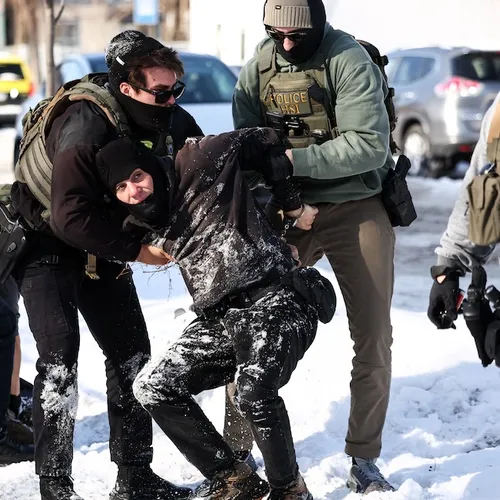 Reizen naar VS steeds gevaarlijker, onschuldige toeristen belanden in kampen: 'Ga er niet heen'