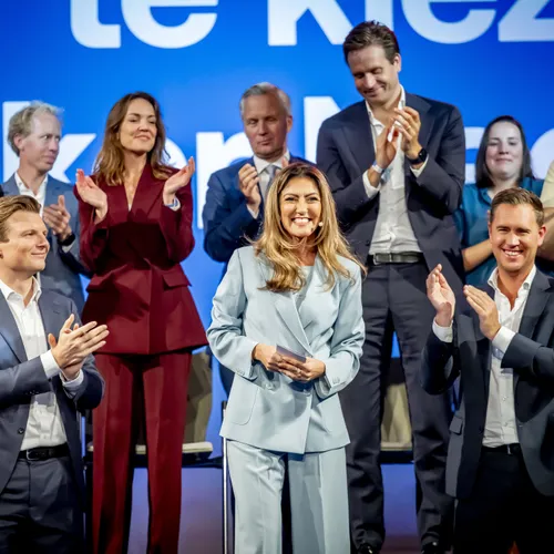 Razkol znotraj VVD zaradi izključitve GL-PvdA in mnenj o stranki