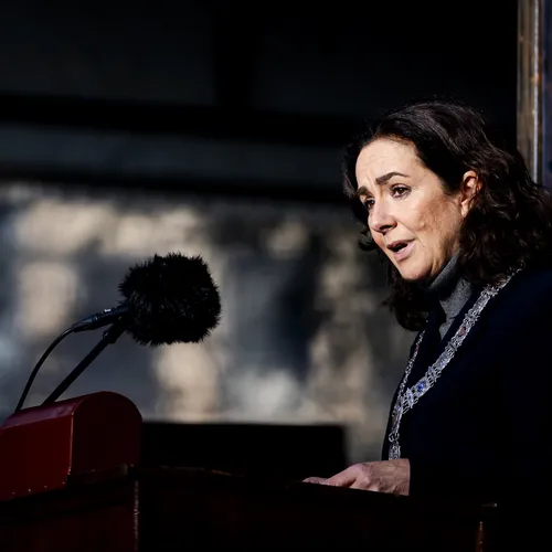 Halsema vraagt op 4 mei aandacht voor vrouwen in oorlogstijd: 'Waar autoritarisme oprukt, worden vrouwen het eerst beperkt'
