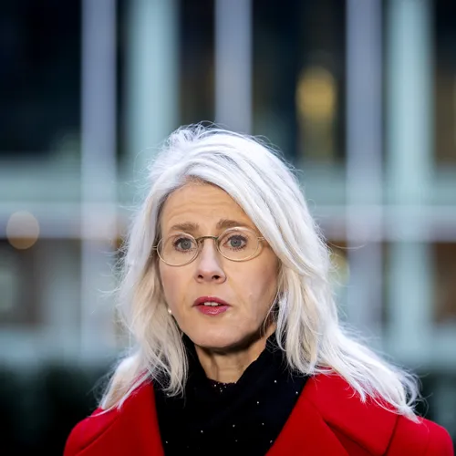 Dubbeldemissionaire nitwit Mona Keijzer valt NOS aan, spreekt kabinet hier met één mond?